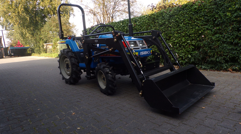 Iseki TU160 mit Frontlader ab 125 € pro Monat.